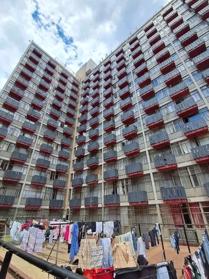 Address: quatz and kaptien street
building n  in Hillbrow