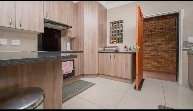 Ground floor 2bed 2bath apartment for rent cl  in Wilgeheuwel