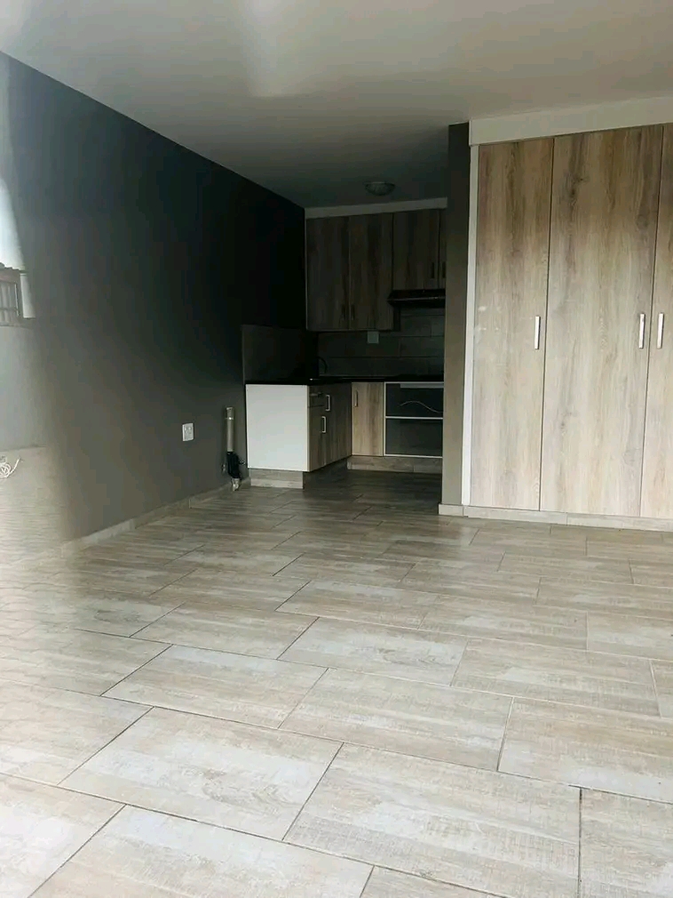 Rental friendship town
open plan bachelor 
  in Midrand