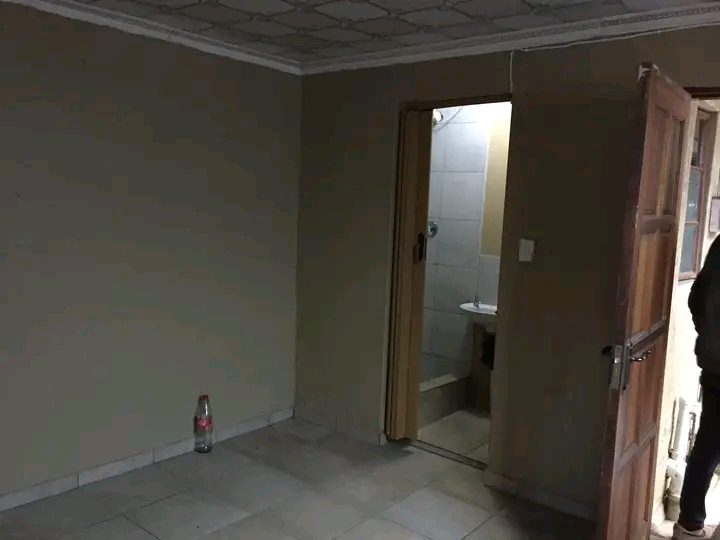 2 room zozo at orlando east opposite diepkloo  in Diepkloof