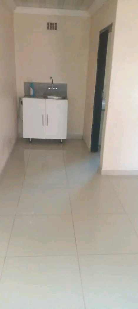 Room to rent in ext 11 (soweto). rent r1000 n  in Protea Glen