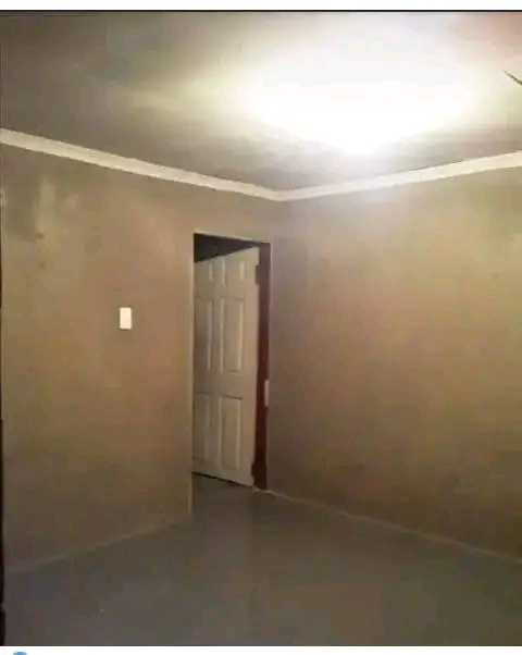 Ensuite available immediately in ext 26 south  in Naturena