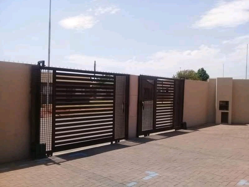 Neat open room accommodation in close   proxi  in Vosloorus