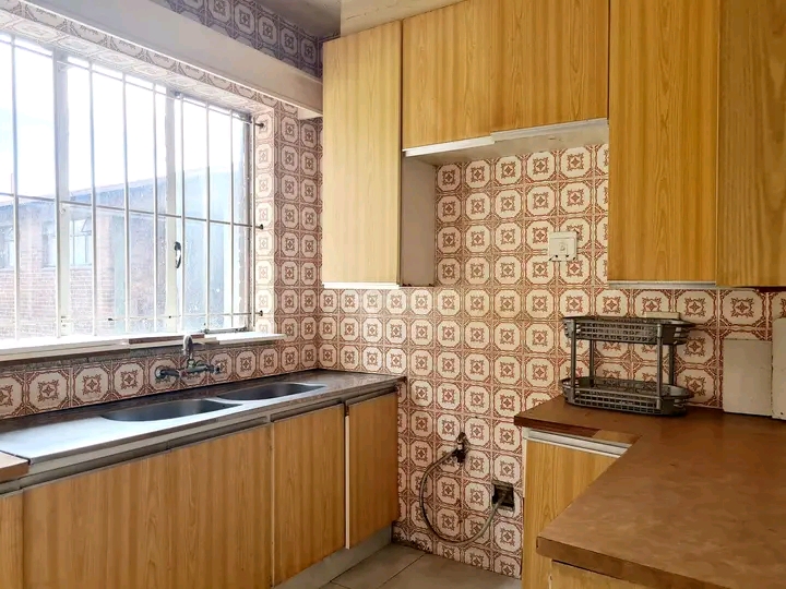 Secure 2 bedroom apartment in de villiers str  in Turffontein