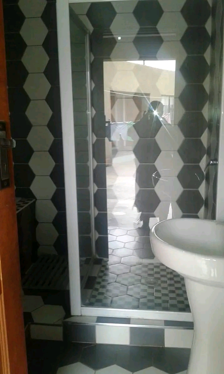 Bachelor room available for rental
location   in Meadowlands