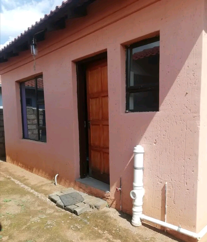 🏡 bachelor room to rent in ext 22, soweto   in Protea Glen