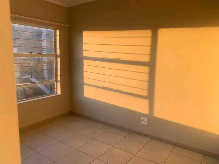 2 bedroom apartment to rent 
r5500 including  in Greenhills