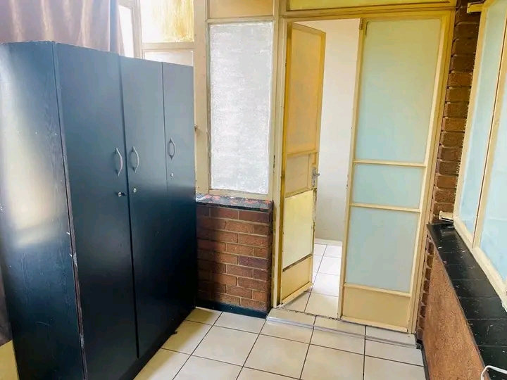 Small room and balcony available immediately   in Sunnyside