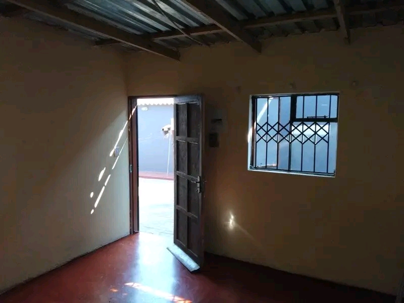 Room available to rent in phase 2 ngase tanke  in Braamfischer