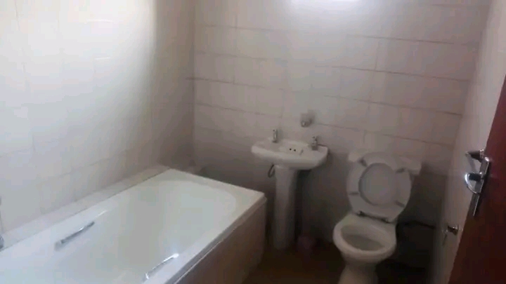 Beautiful, spacious 1 bed room with built in   in Rosettenville