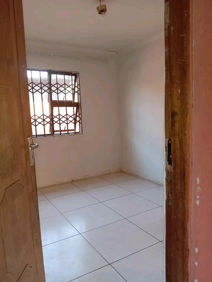 Rooms available ext 2, for r1500 and r1800 wa  in Protea Glen
