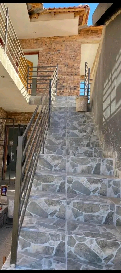 🏠en suit room situated above ground level   in Protea Glen