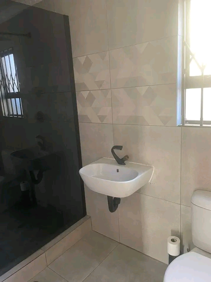 Ensuit ext 12 r2200 available immediately  in Soweto