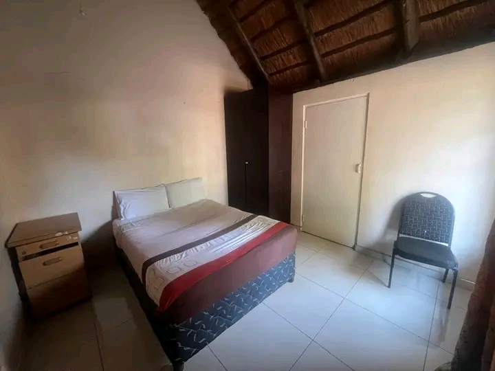 2 rooms with beds available for rent close to  in Glen Austin