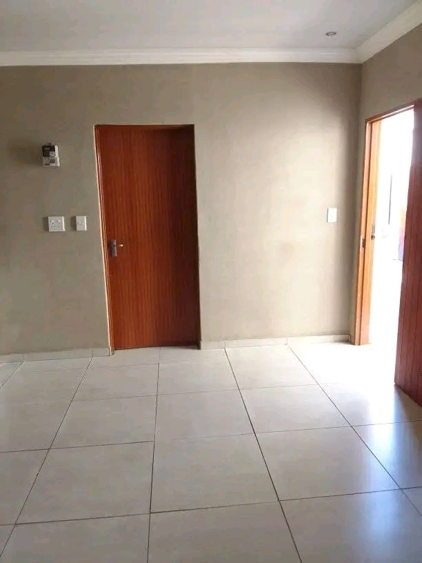 Bachelor available in ex1
with sink,  toilet  in Rabie Ridge