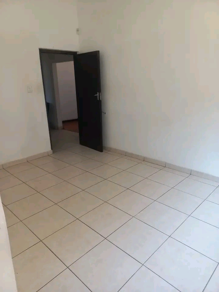 Single inside room to let in persimmon street  in Johannesburg