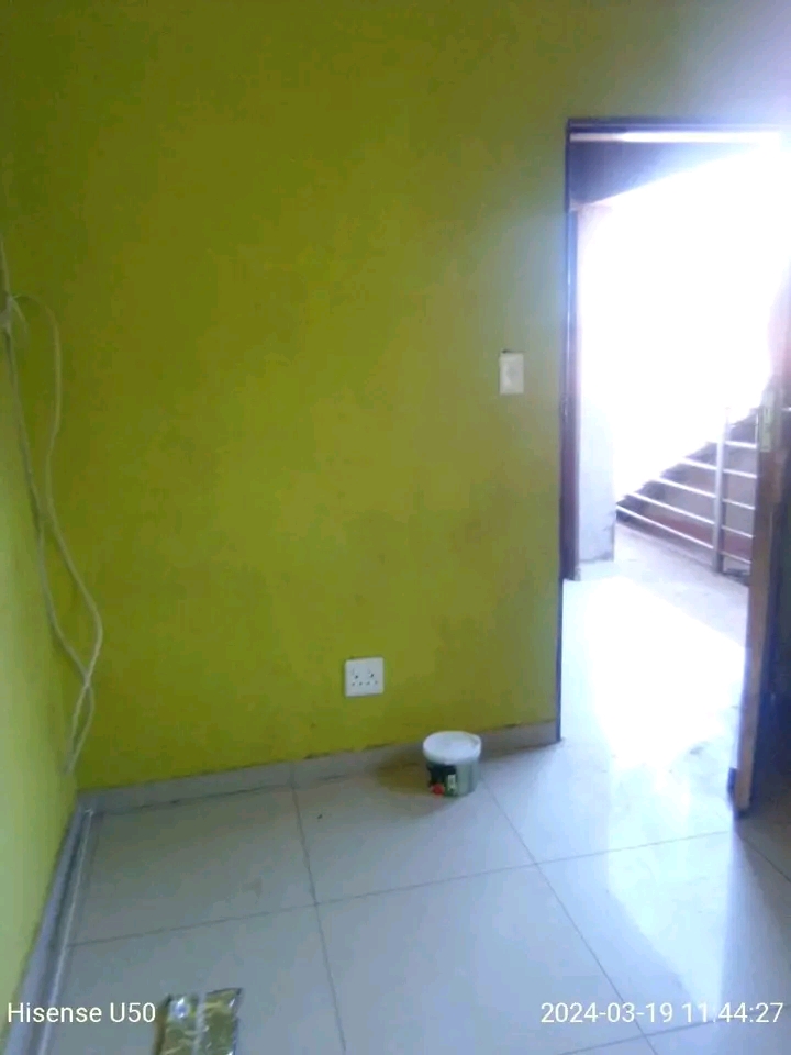 Room to rent in ext 13 (soweto). rent r800 ou  in Protea Glen