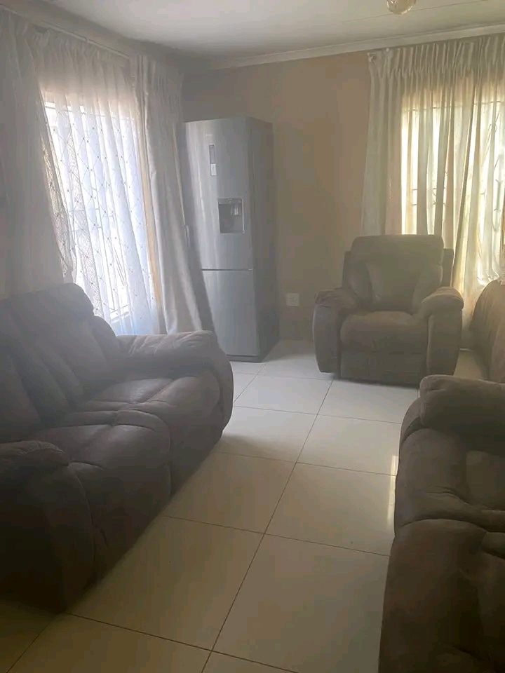 2 bedroom house available for rent. ext 6. r4  in Ebony Park