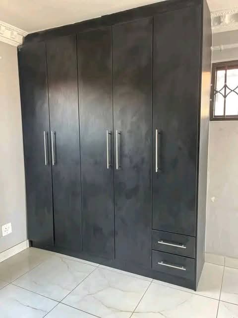 Spacious room to rent in c.e.5
r2,500 /pm |   in Vanderbijlpark