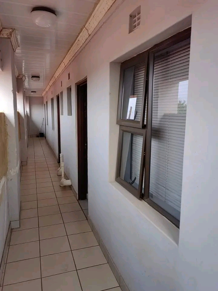 Open plan bachelor unit available to occupy
  in Vosloorus