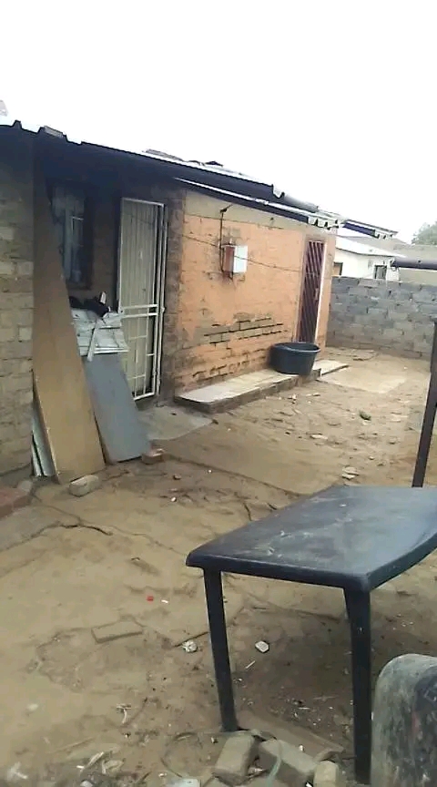 Room to rent r750 phase two juskei whatsapp m  in Braamfischer