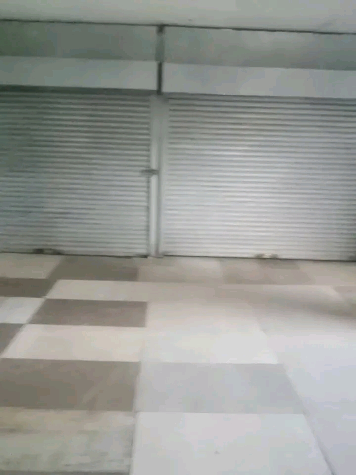 Looking for a shop to let in town. call or ap  in Johannesburg