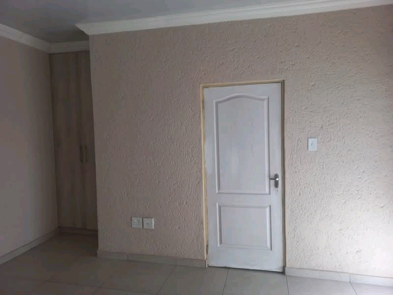 Ensuits available in phase 1 soweto immediate  in Braamfischer