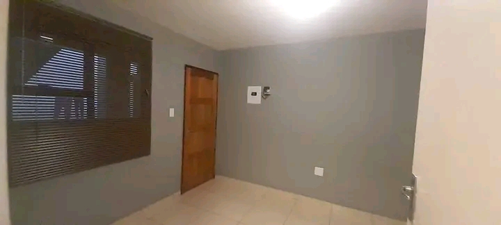 Ext31 
electricity prepaid 
r1650pm
r1650d  in Protea Glen