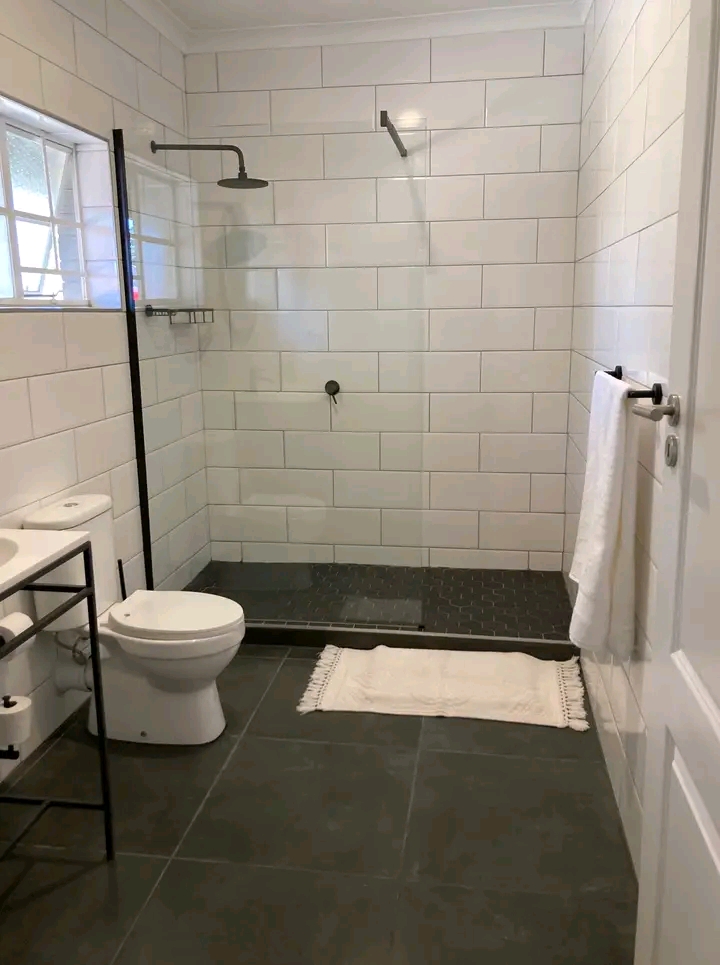 Room to rent in house-share, r4,350.00, for a  in Ferndale