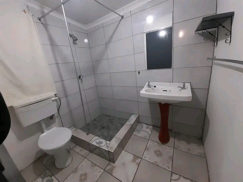 House to let: zone3

3 rooms with inside ba  in Meadowlands