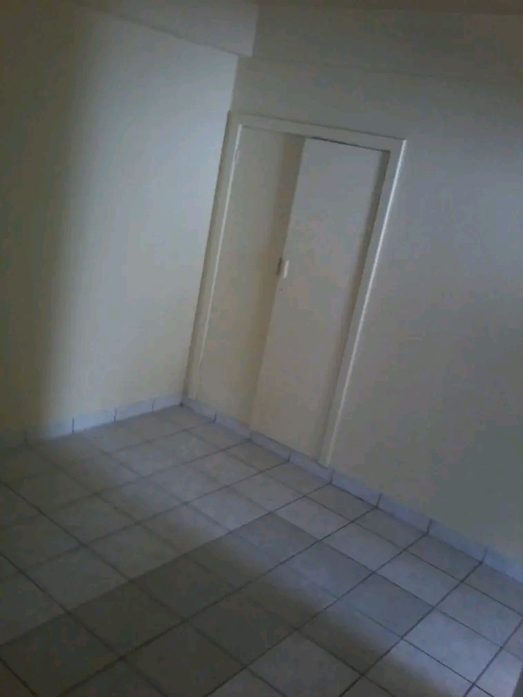 Spacious & neat 2 bed flat available for rent  in Rosettenville