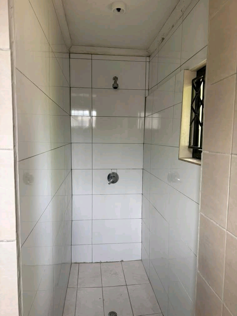 An open plan bachelor consists of a fitted ki  in Old Birch Acres