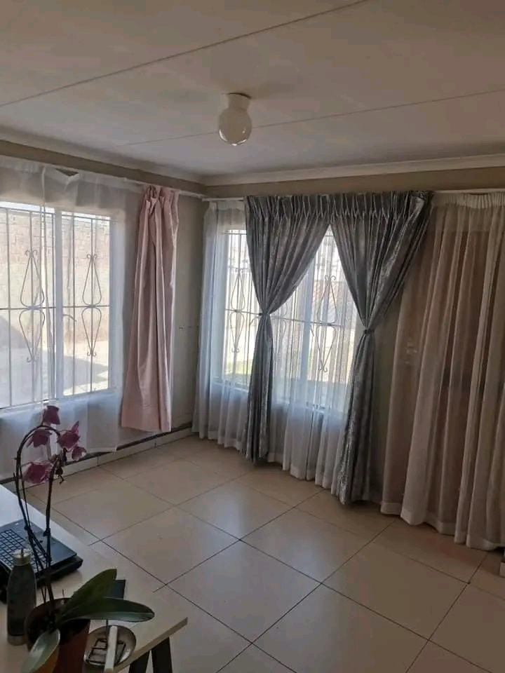 House available to rent at ext 6 nombhela dri  in Vosloorus