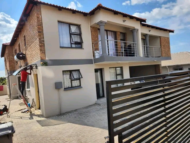 Newly constructed apartments at ext 5
availa  in Cosmo City