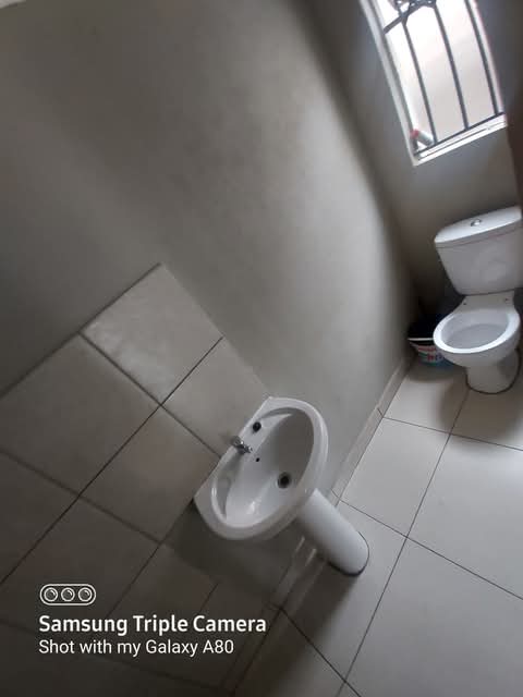 1 bedroom cottage up for rental 
rental r450  in Blue Hills