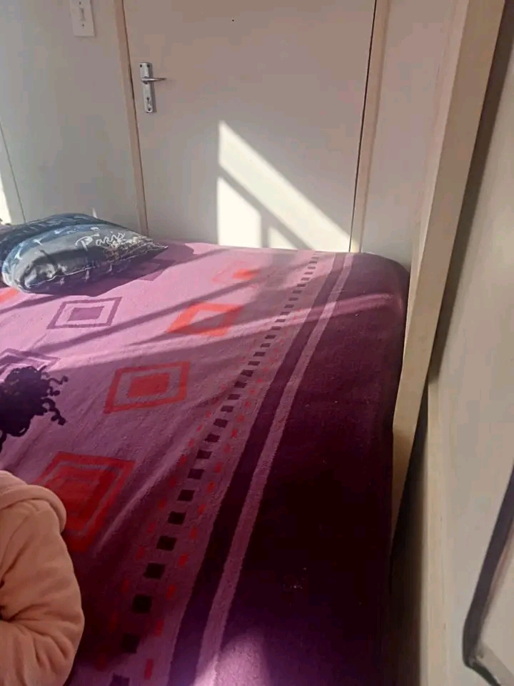 A big bedroom combined with a big half room i  in Sunnyside