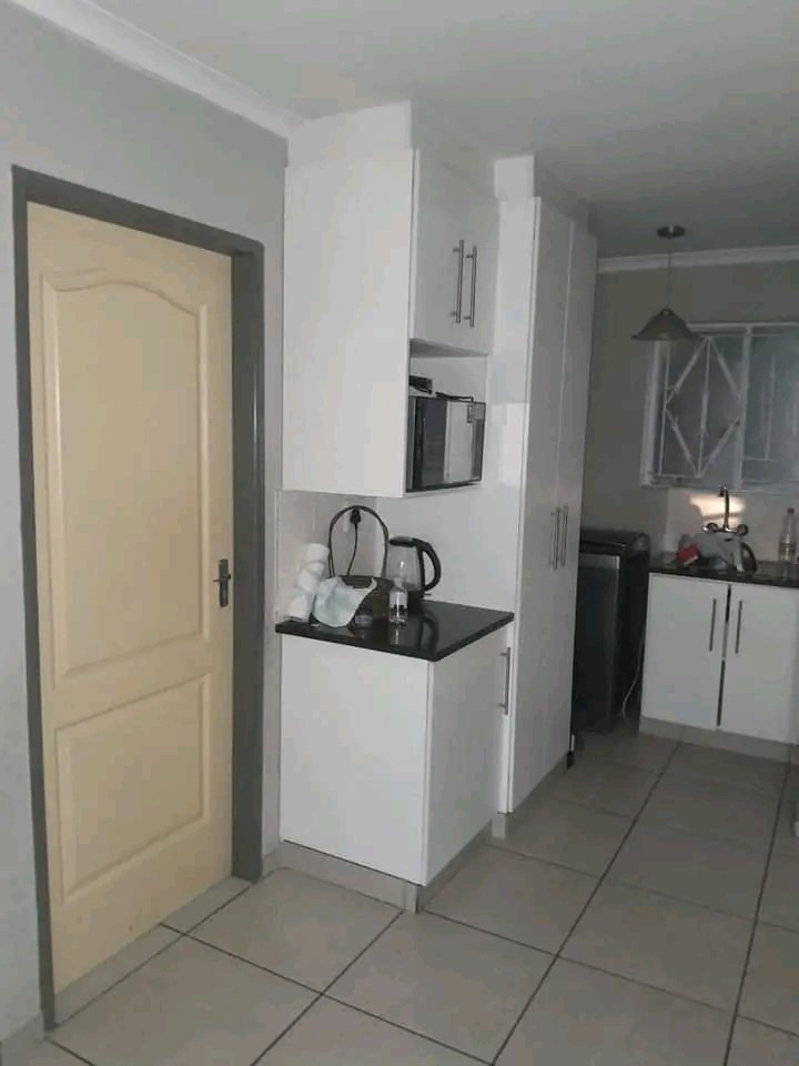 2 fitted bedroom cottage comes with fitted ki  in Norkem Park