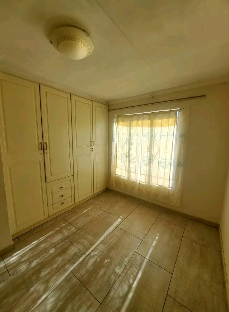 Property available for rental 

has 3beds o  in Protea North