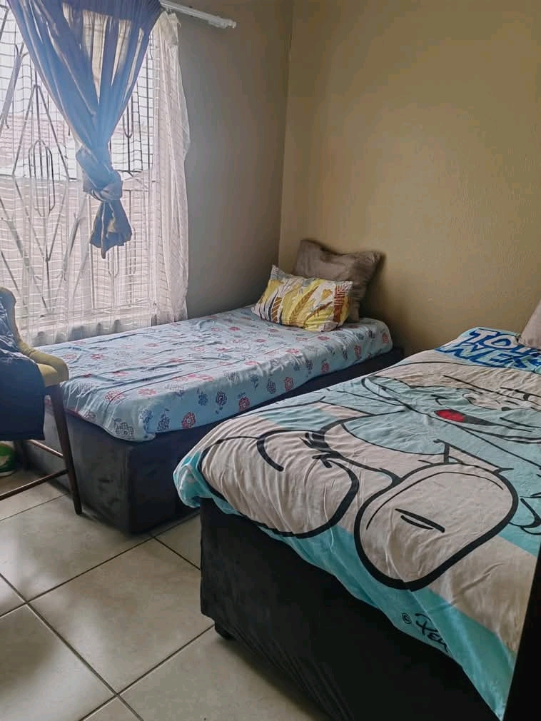 A beautiful three bedroom house in a well mai  in Norkem Park