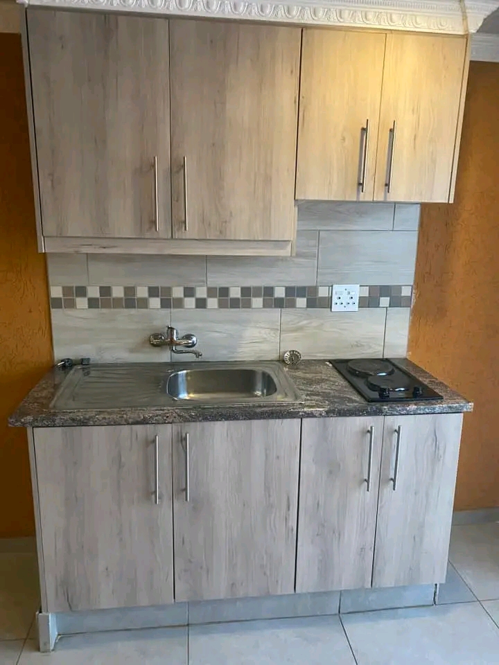 Bachelor available from the 1st of august . e  in Vosloorus