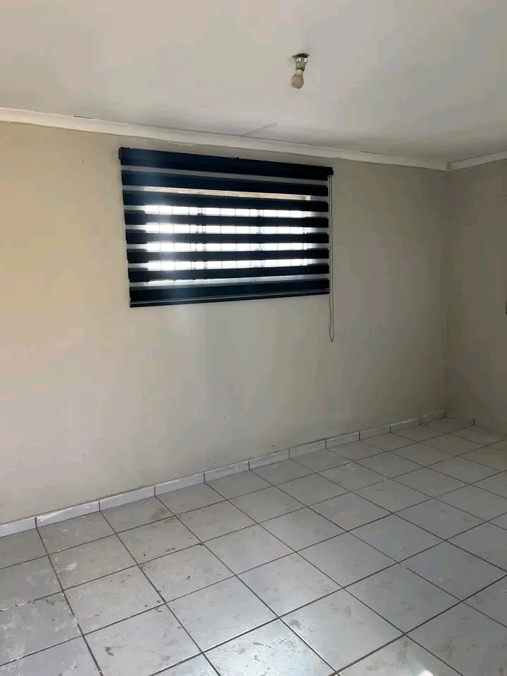 Newly renovated single room available to rent  in Vosloorus