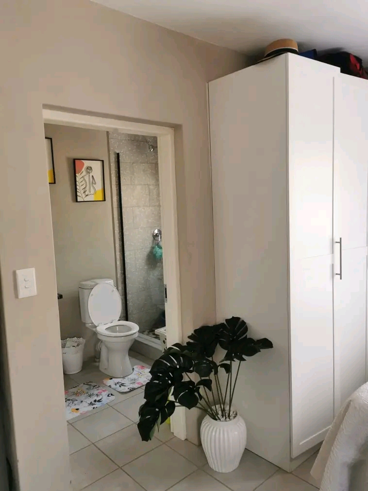 Spacious and modern bachelor apartment for re  in Vosloorus