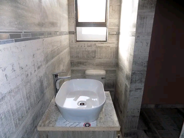 Ensuite room available to rent
rent: r2000 p  in Protea Glen