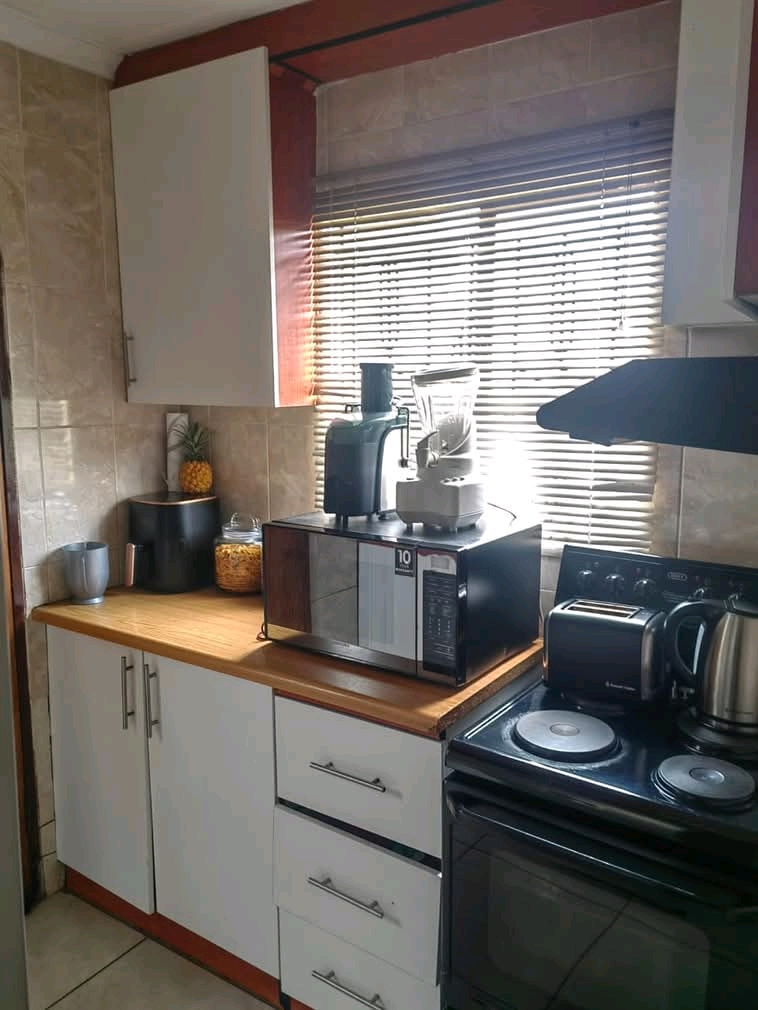 A beautiful three bedroom house in a well mai  in Norkem Park