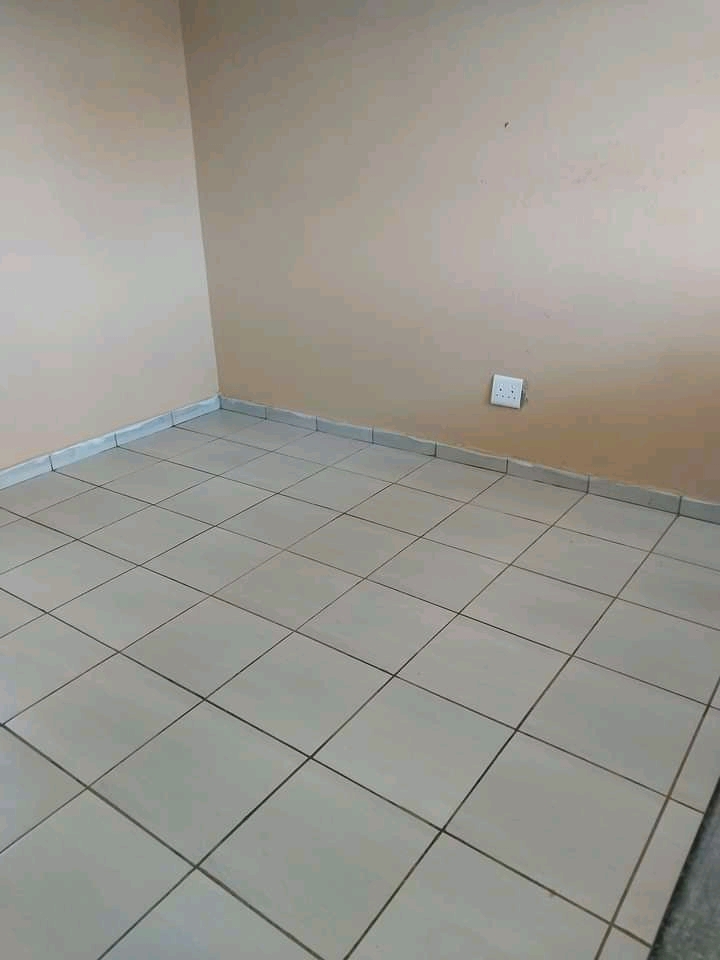 Bachelor room available for rental month end   in Clayville