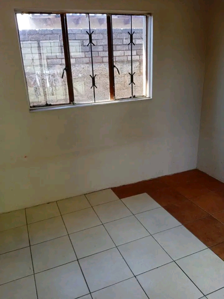 Room to rent at dobsonville r1100 with sharin  in Dobsonville