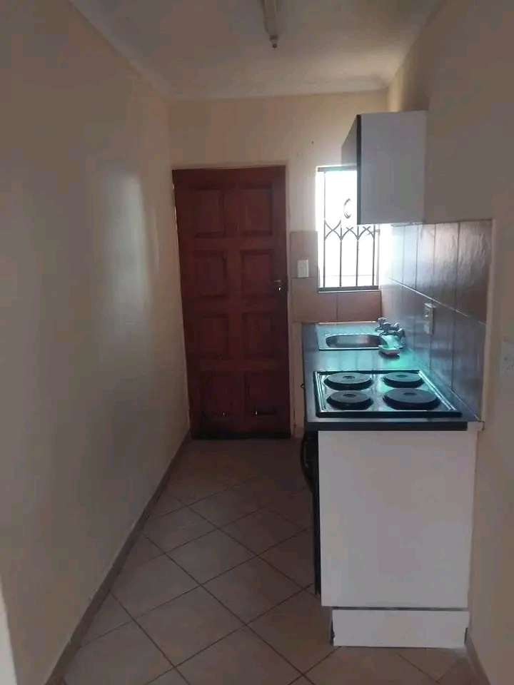 2 bedroom 1 bedroom lounge, kitchen apartment  in Olievenhoutbosch