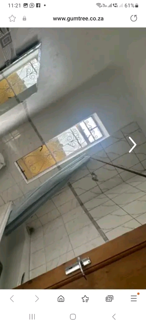 Description
one room with shared toilet and   in Bezuidenhout Valley