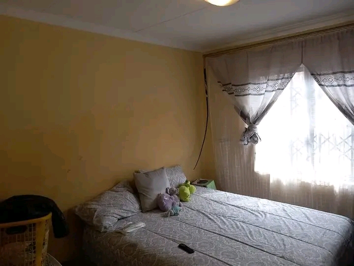 House to let
rental price:r7000 plus deposit  in Windmill Park