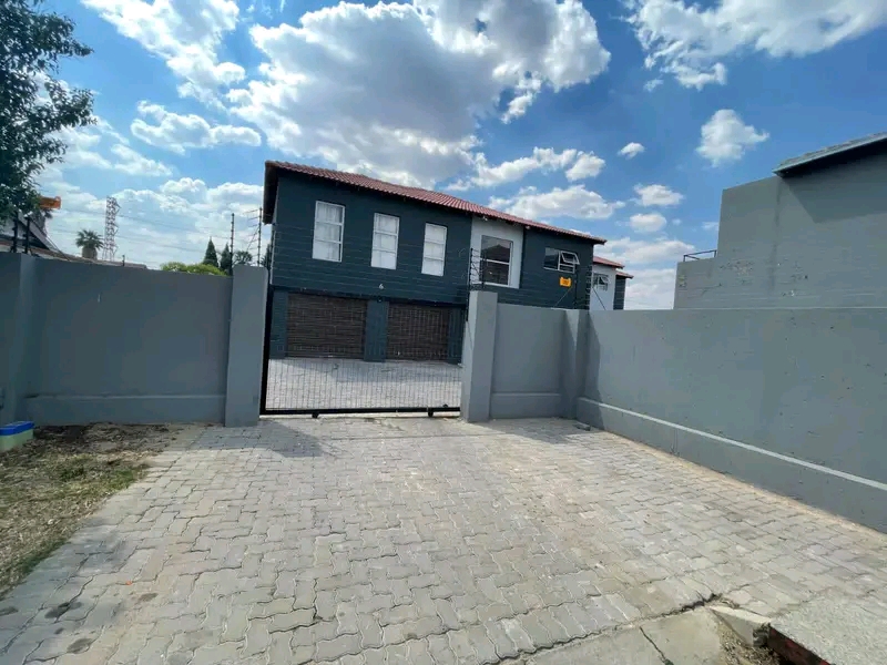 A 4 bedrooms house consists of lounge,kitchen  in Kempton Park